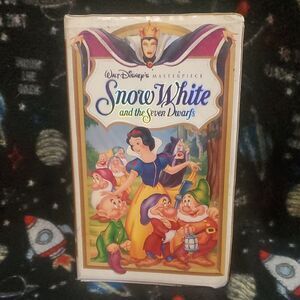 Disney Snow White and the Seven Dwarfs VHS with Case